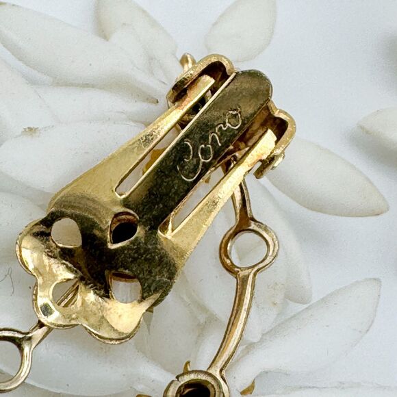 Vintage Daisy Cluster White Earrings Clip On Aurora Borealis Rhinestone Glamour - Picture 6 of 8